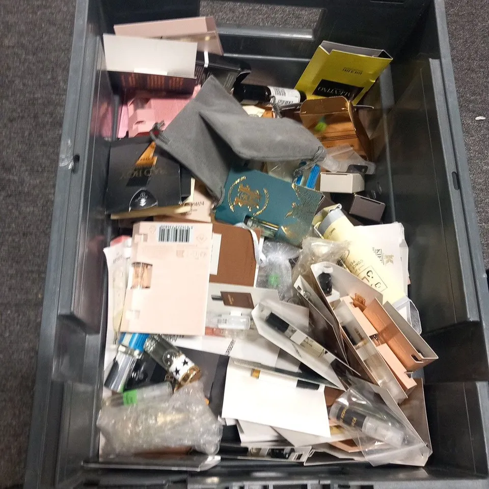 LARGE QUANTITY OF ASSORTED FRAGRANCE SAMPLES AND TESTERS