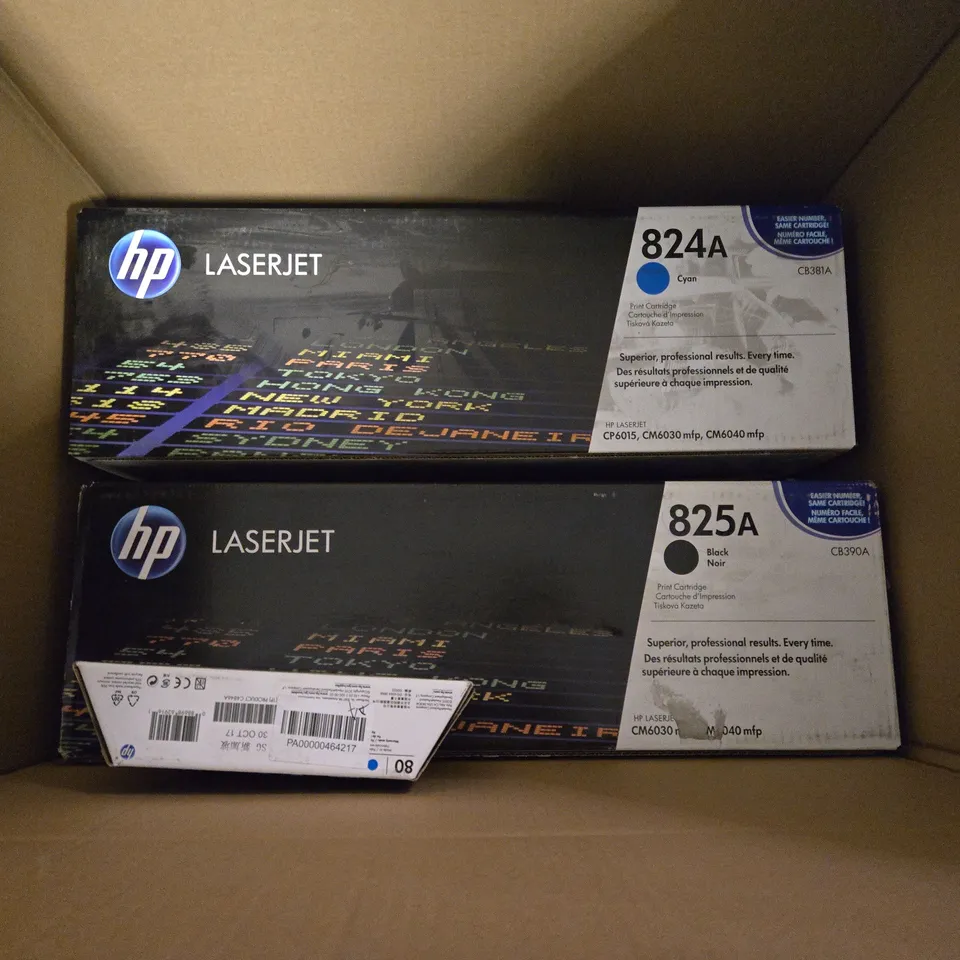 BOX OF APPROXIMATELY 6 ASSORTED PRINT CARTRIDGES TO INCLUDE - HP LASER JET 824A , HP LASERJET 825A ETC