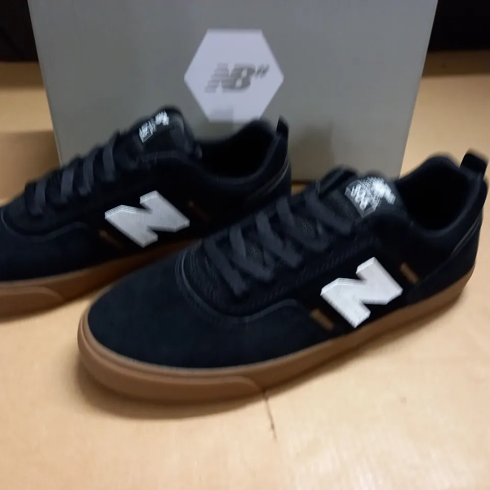 BOXED PAIR OF NEW BALANCE NUMERIC JAMIE FOV TRAINERS IN BLACK - UK 10