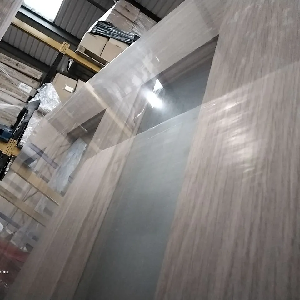 GEOM OAK VENEER GLAZED INTERNAL DOOR APPROXIMATELY 762MMX1981MM