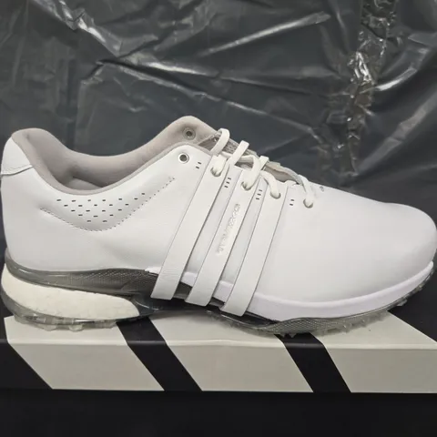 BOXED PAIR OF ADIDAS MENS TOUR360 25 SL TRAINERS IN WHITE - UK 10