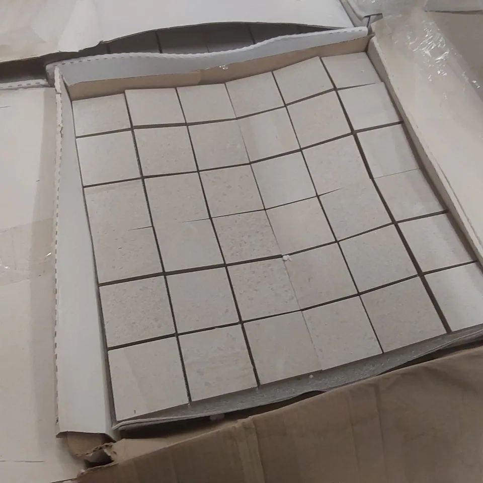 PALLET CONTAINING APPROXIMATELY 60x BRAND NEW BOXED VERONA MOSAIC TILES