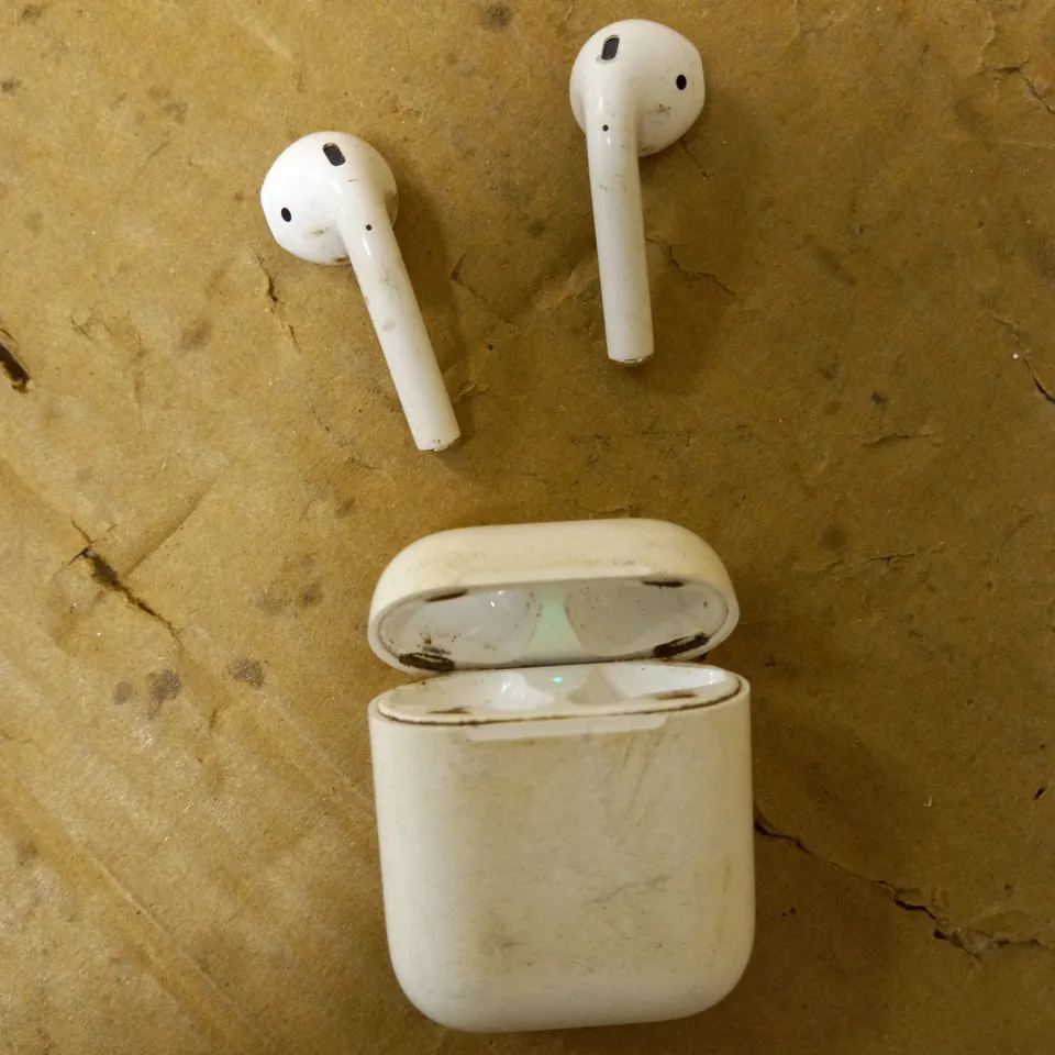 APPLE AIRPODS