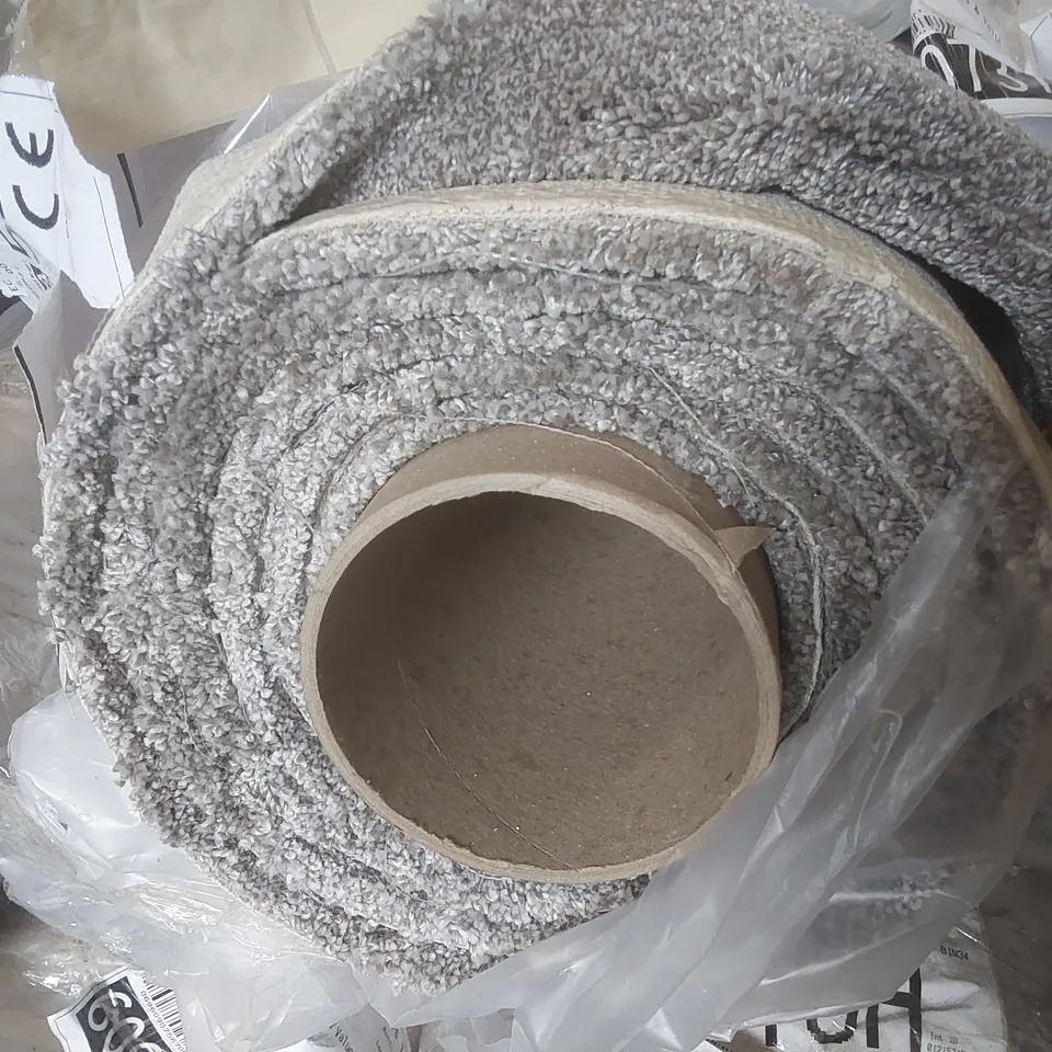 ROLL OF QUALITY EC HEARTLAND ULTRA PINVIN CARPET - APPROXIMATELY 3.53 x 5m