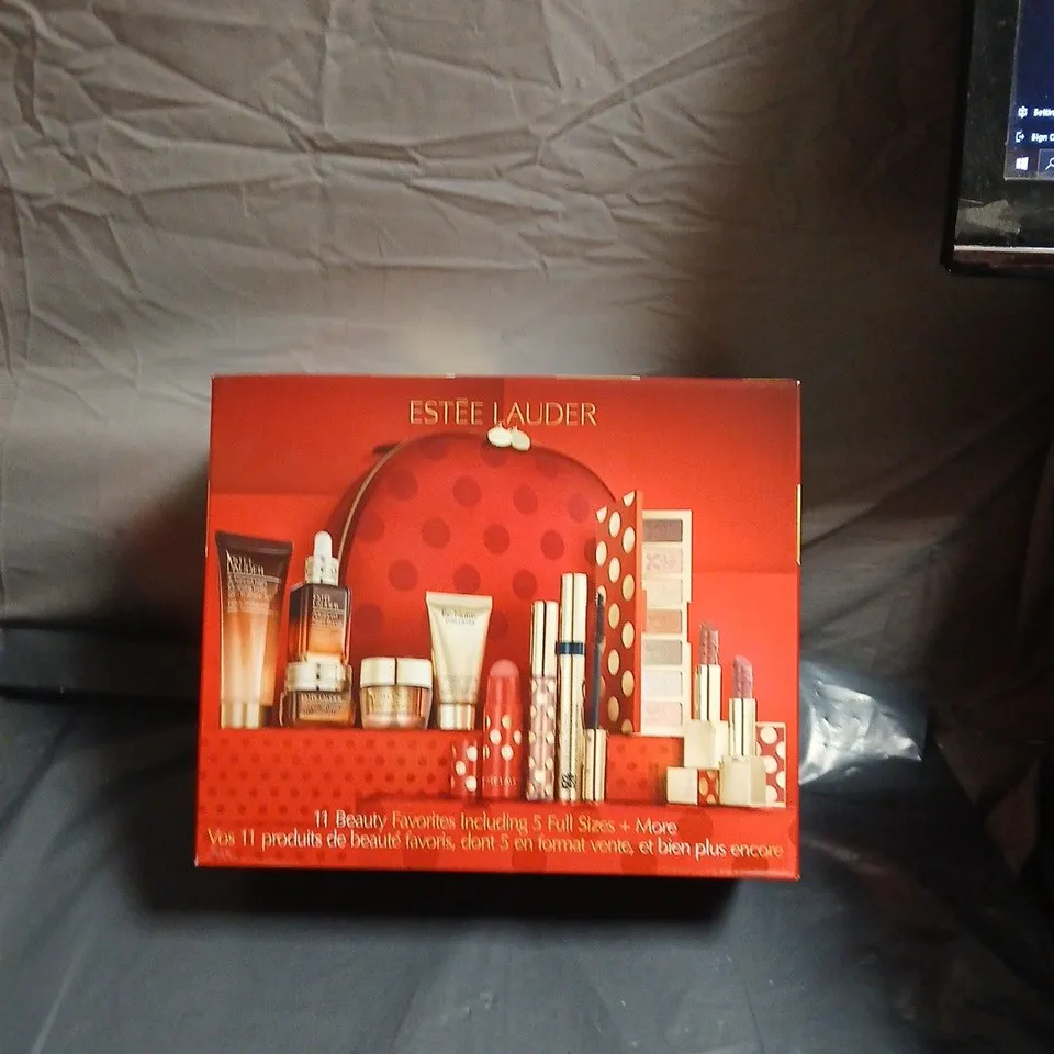 ESTEE LAUDER 11 BEAUTY FAVORITES GIFT SET – MAKE-UP GIFT BOX