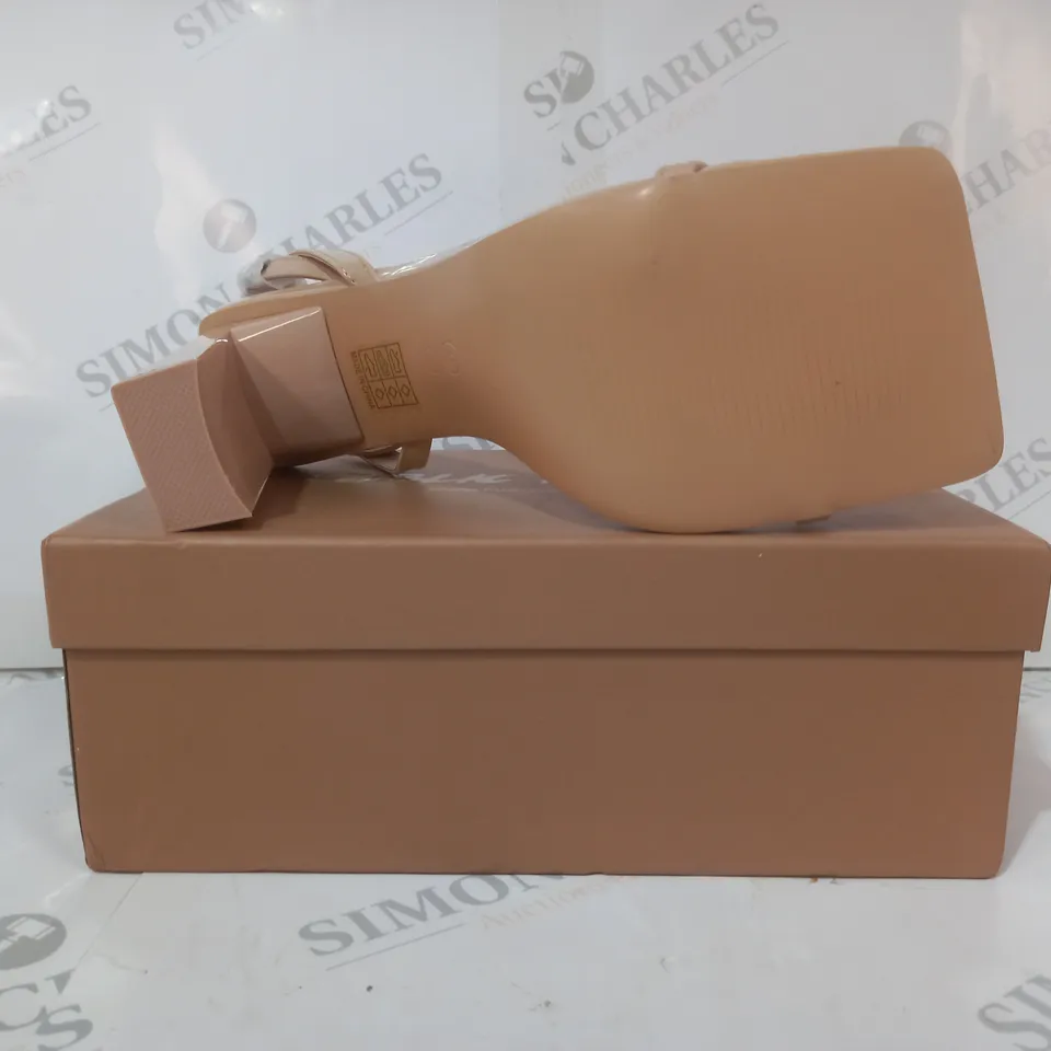 BOXED PAIR OF PUBLIC DESIRE OPEN SQUARE TOE HEELED SANDALS IN BEIGE UK SIZE 9