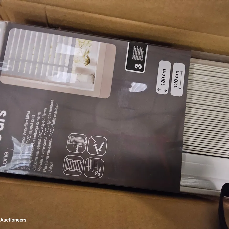 TWO BOXED LONE WHITE VENETIAN BLINDS 180 × 120cm