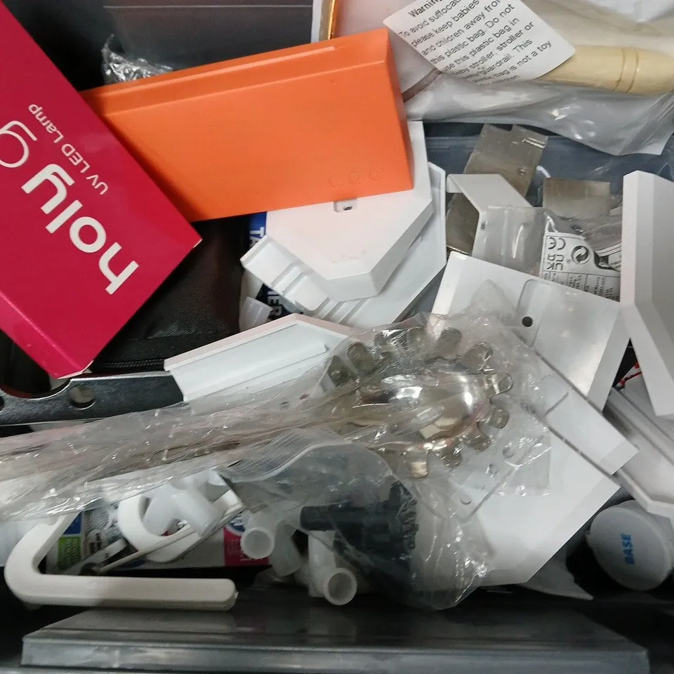 APPROXIMATELY 12 ASSORTED HOUSEHOLD ITEMS TO INCLUDE PULSE OXIMETER, UV LED LAMP, 8" 2ND CUT FLAT TILE, ETC