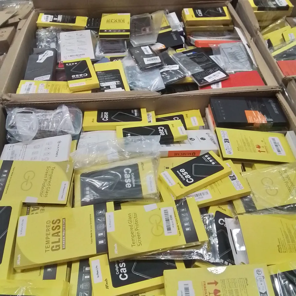 PALLET CONTAINING VERY LARGE AMOUNT OF BRAND NEW PHONE CASES [MODELS AND MAKES VARY]