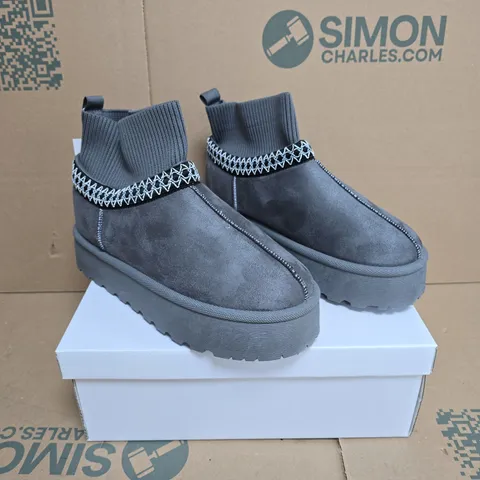 SHOES BY EMMA MELROSE GREY PLATFORM BOOTS – UK 6