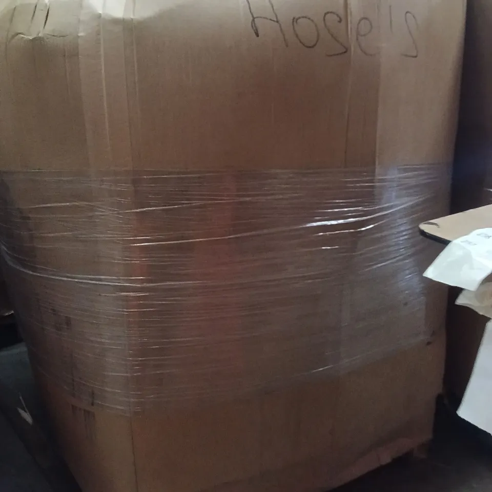 PALLET CONTAINING A LARGE QUANTITY OF HOSES