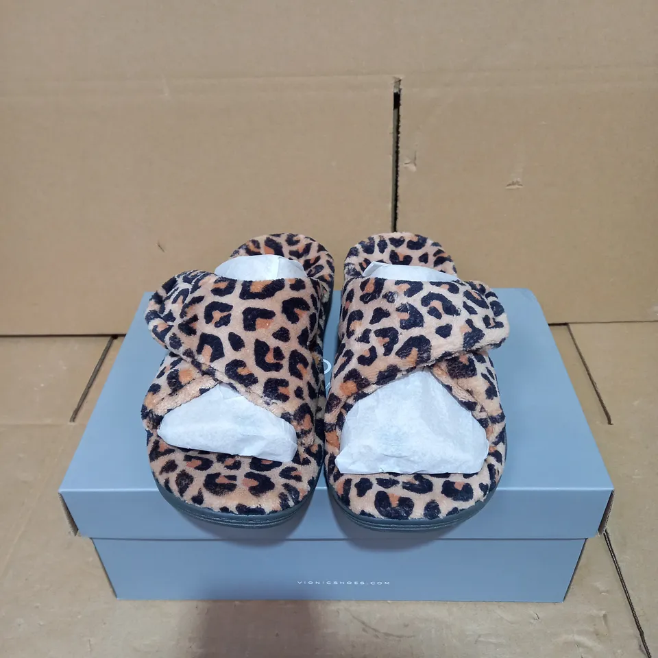 VIONIC INDULGE RELAX LEOPARD SLIPPERS UK SIZE 4