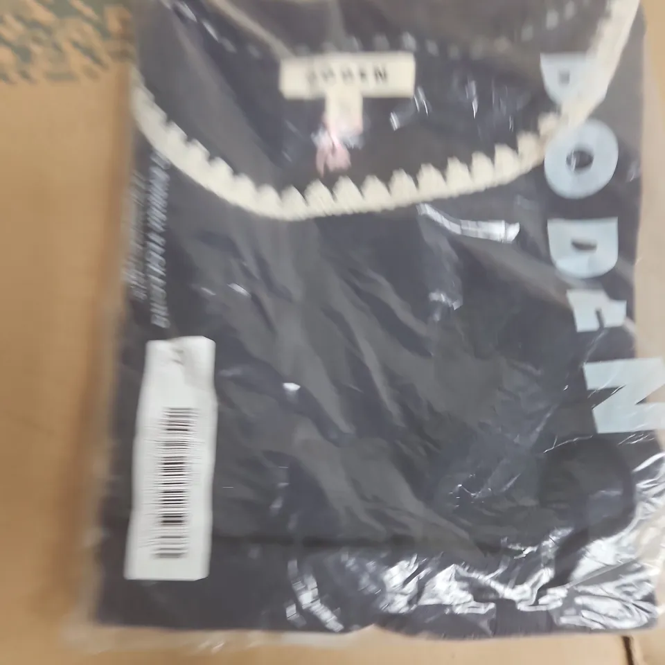 BODEN MADDIE TRIM DETAIL T-SHIRT - SIZE 12