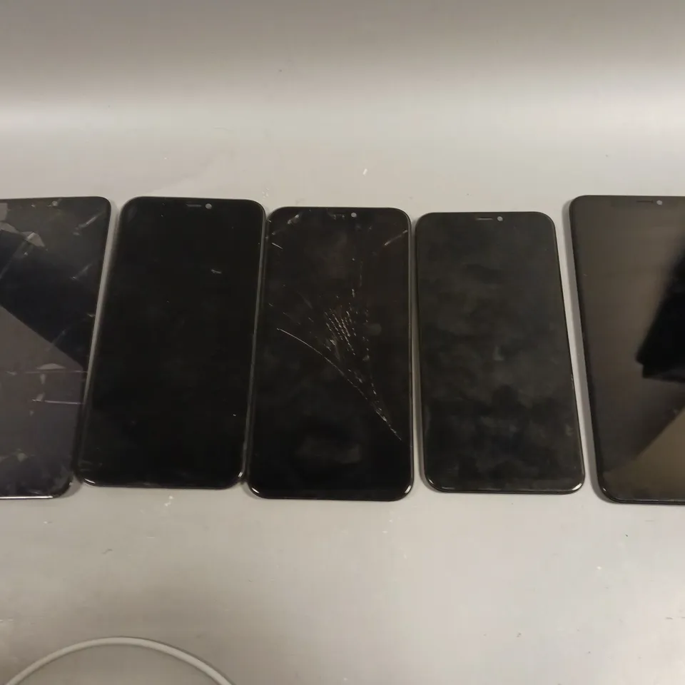 APPROXIMATELY 40 REPLACEMENT SCREENS FOR ASSORTED SMARTPHONE MODELS 