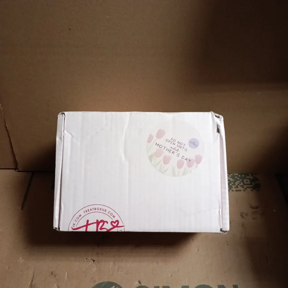 TREATBOXUK HAPPY MOTHERS DAY ASSORTED COSMETICS BOX 