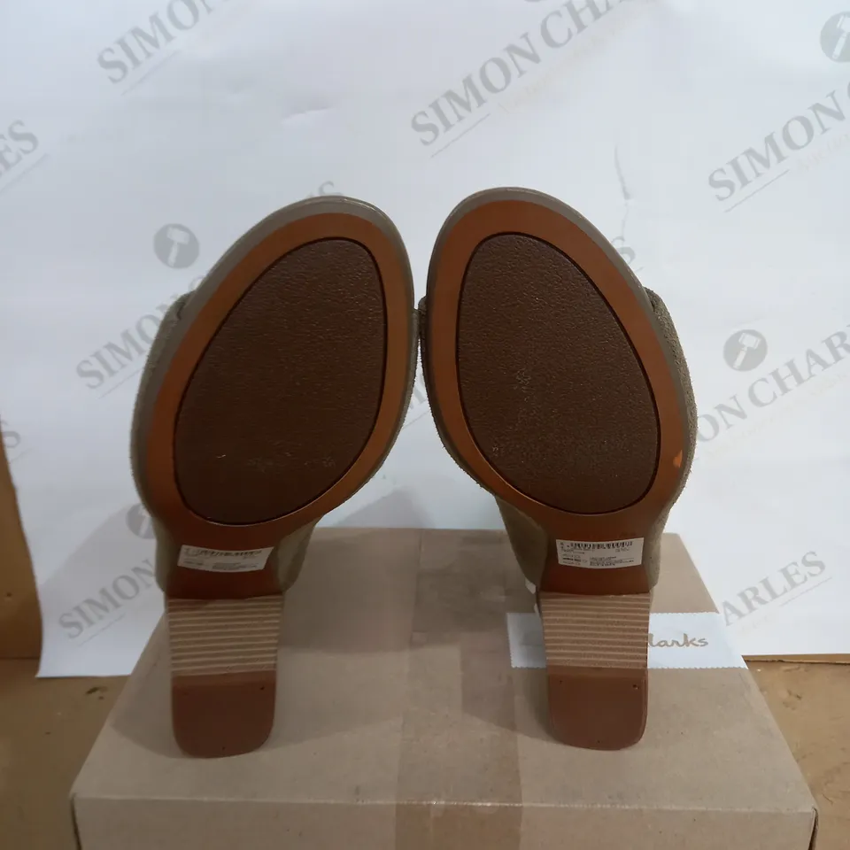 CLARKS DEVA BELL SANDAL OLIVE SUEDE SIZE 5