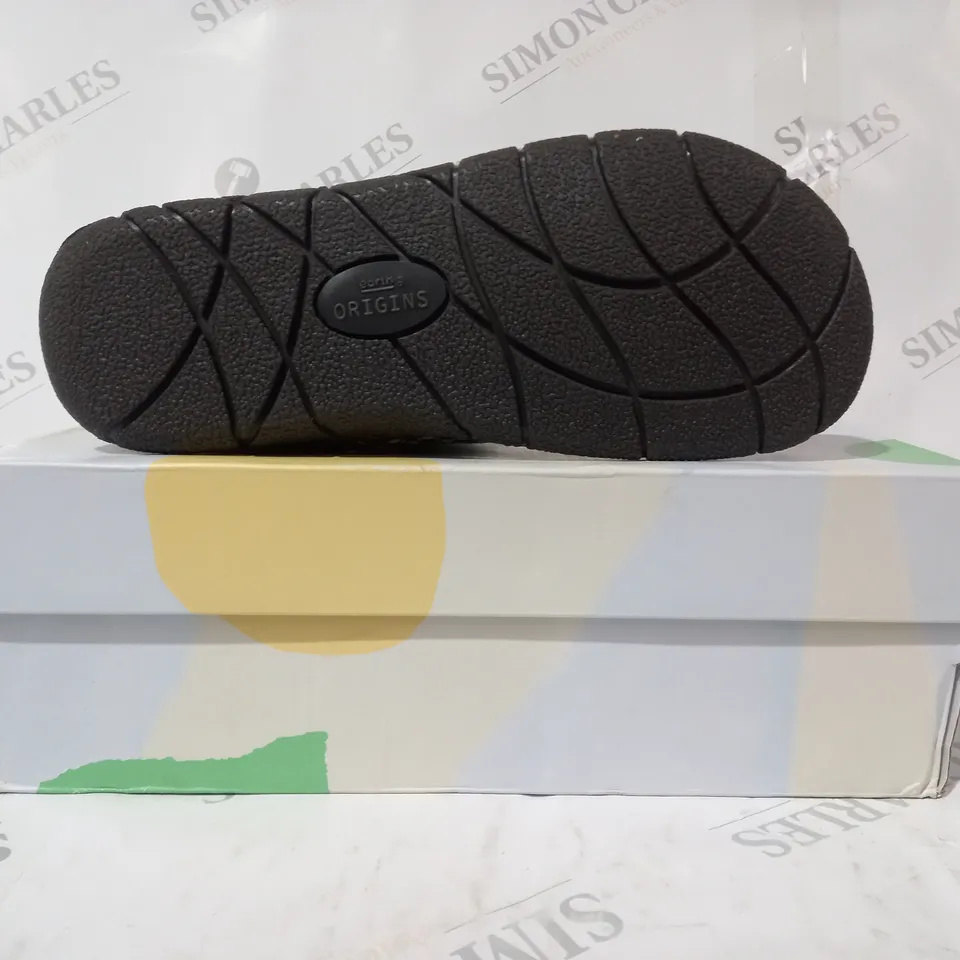 BOXED PAIR OF EARTH ORIGINS EMMALYN BOOTIES IN GREY UK SIZE 5