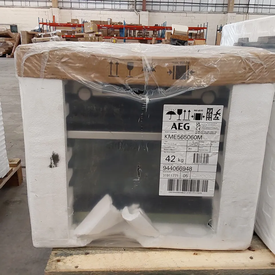 AEG 8000 COMBIQUICK BUILT IN MICROWAVE & OVEN KME565060M, 43 L CAPACITY, CONVENTIONAL COOKING + MICROWAVE, DEFROST, LED DISPLAY, ANTIFINGERPRINT COATING, STAINLESS STEEL