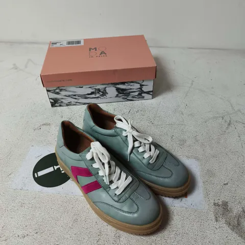 MODA IN PELLE TRAINERS β TEAL LEATHER WITH PINK STRIPE, WHITE LACES UK 6.5