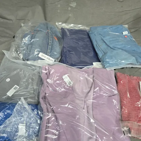 APPROXIMATELY 35 ASSORTED CLOTHING ITEMS IN VARIOUS SIZES, STYLES & COLOURS TO INCLUDE TOPS, HOODIES, TROUSERS, ETC - COLLECTION ONLY
