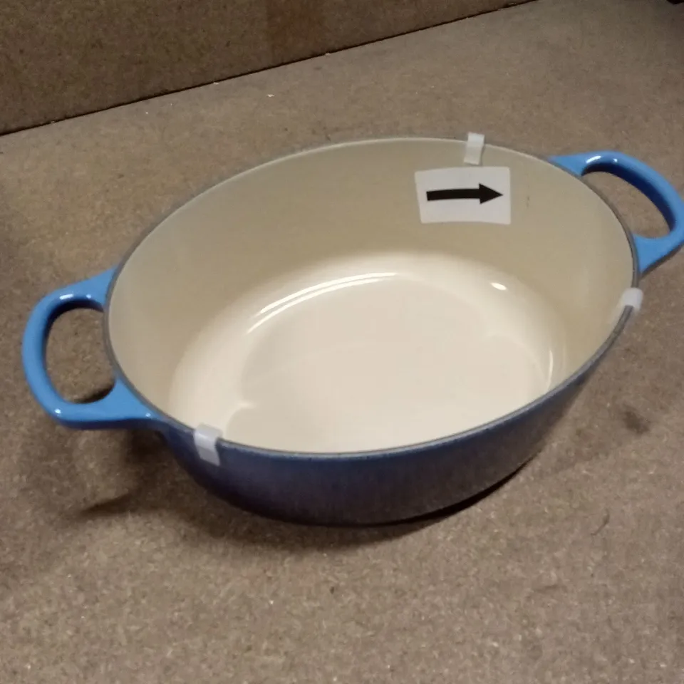 BOXED LE CREUSET SIGNATURE OVAL CASSEROLE/OVEN DISH, 27cm