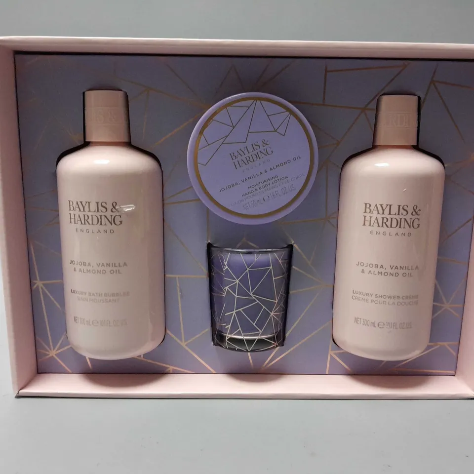 BOXED BAYLIS SIGNATURE COLLECTION CANDELIT BATHING SET
