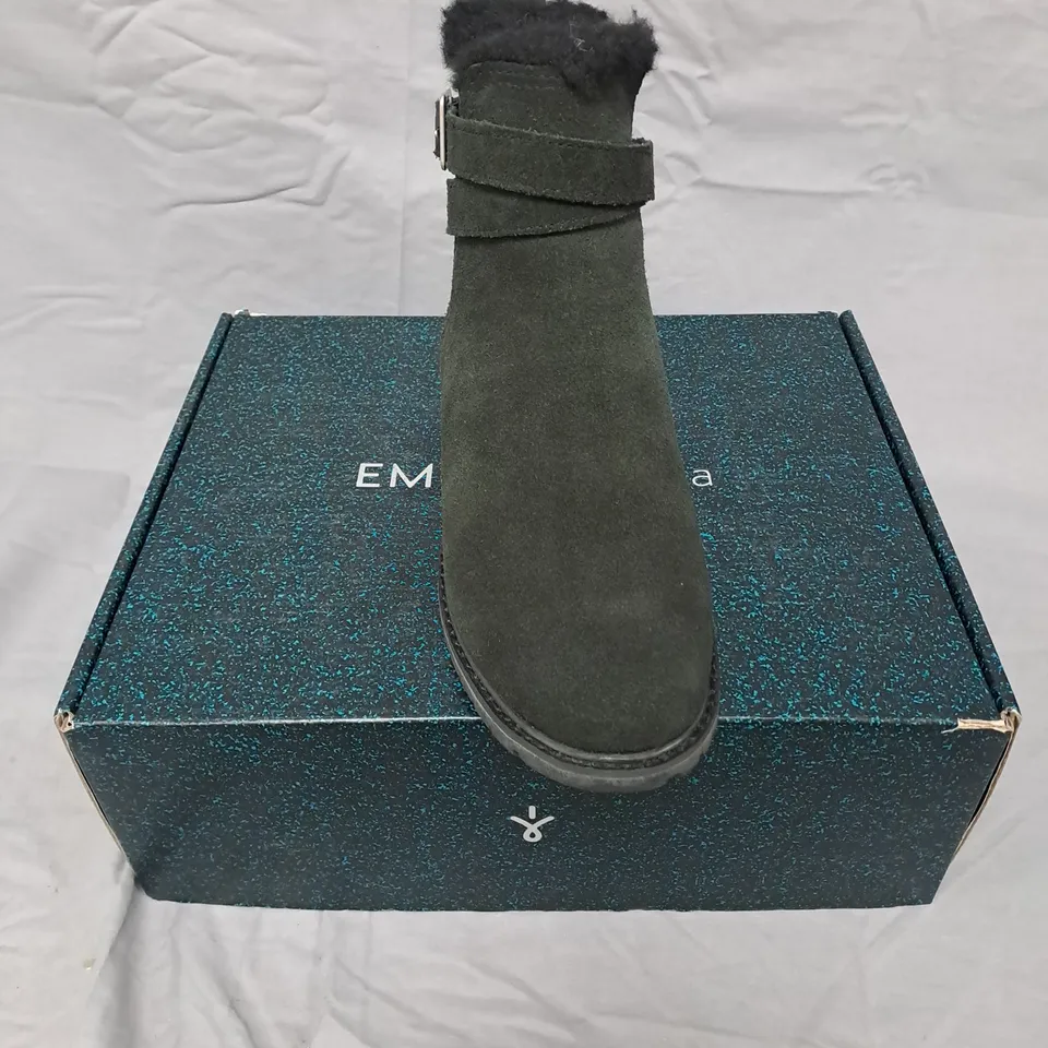 EMU AUSTRALIA WOMEN'S SUEDE ANKLE BOOT WITH FUR LINING AND BUCKLE STRAP - 6