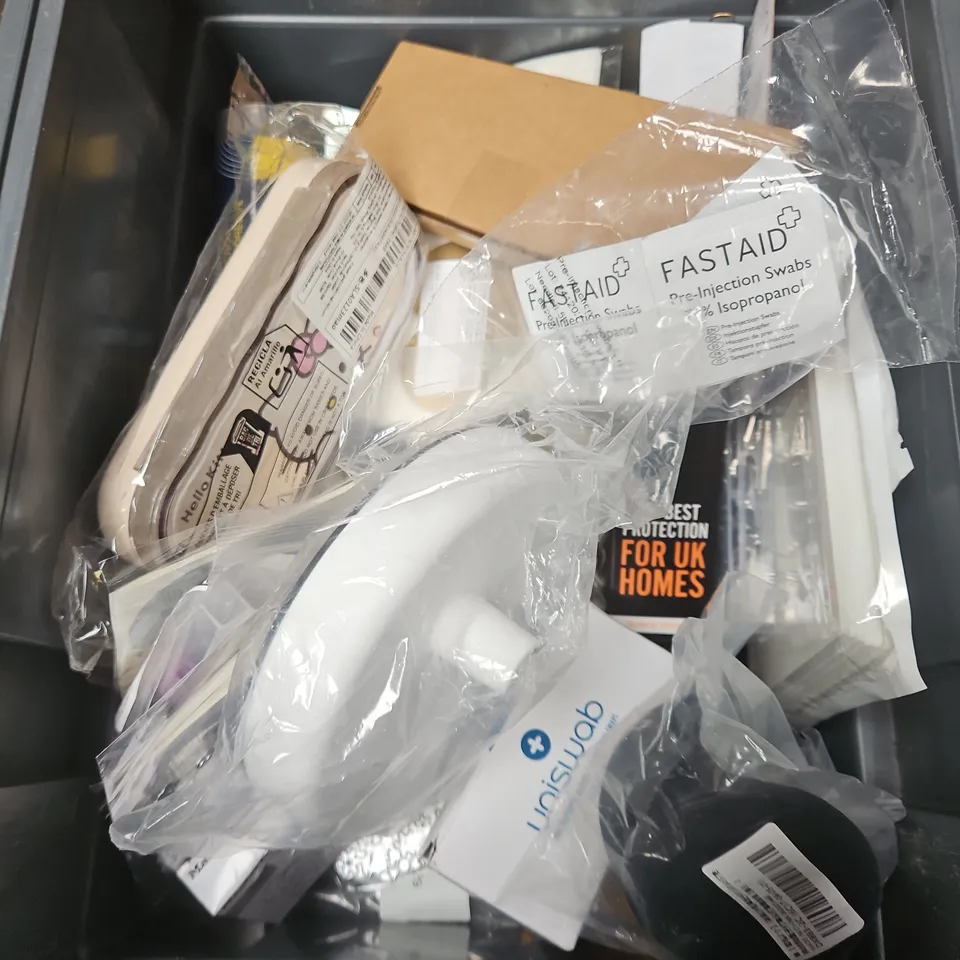 APPROXIMATELY 15 ASSORTED HOUSEHOLD ITEMS TO INCLUDE - AIRUP STRAW, VALENTTE REED DIFFUSER, PADDINGTON POSTCARD, ETC 