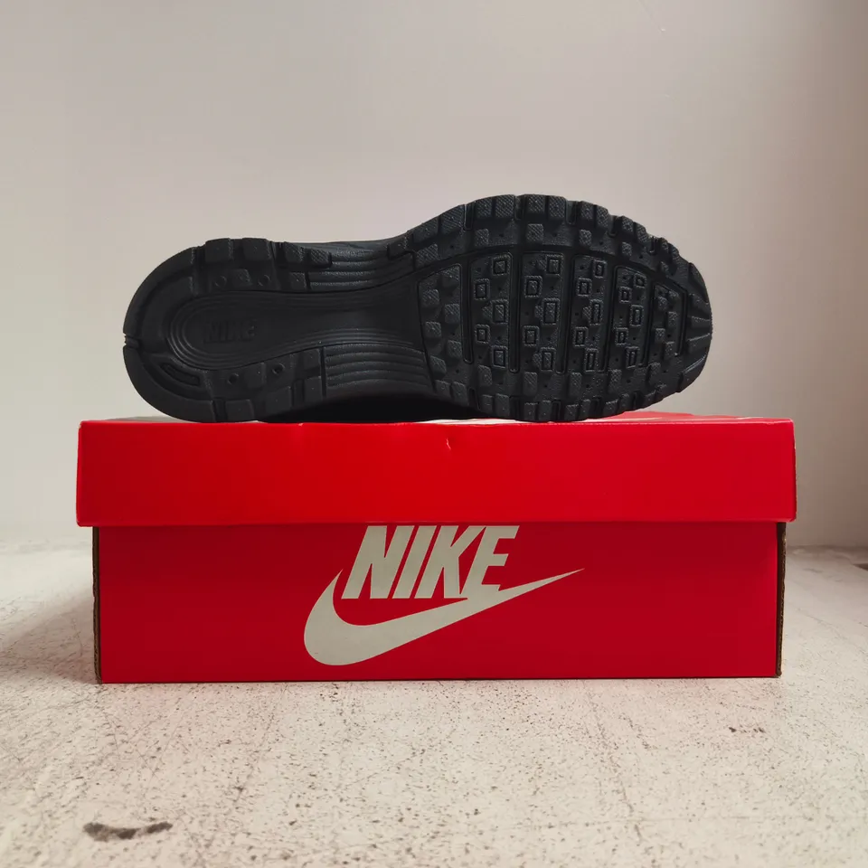 BOXED PAIR OF NIKE P-6000 TRAINERS IN BLACK SIZE UK 4.5