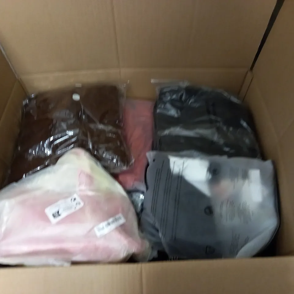 LOT OF ASSORTED BAGGED CLOTHING ITEMS TO INCLUDE ASOS, CAVALI AND COLLUSION