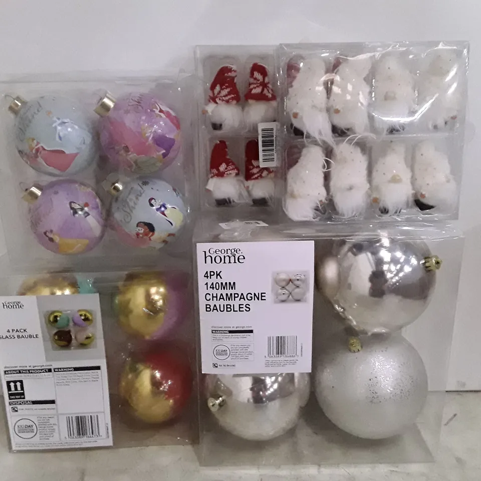 BOX CONTAINING APPROXIMATELY 24 ASSORTED BRAND NEW CHRISTMAS PRODUCTS 