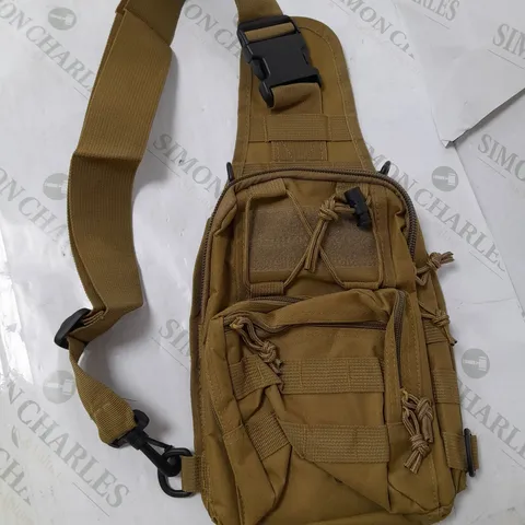 HIKING BOTTLE BAG IN OLIVE GREEN