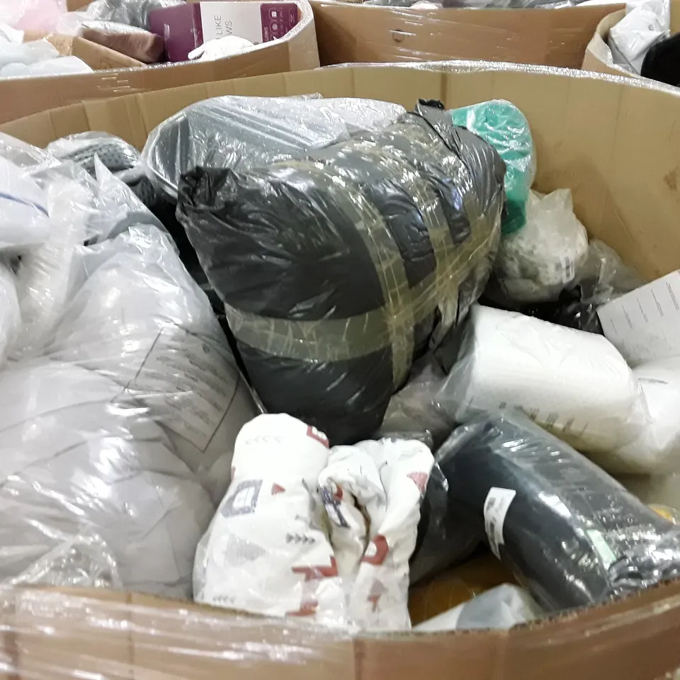 PALLET CONTAINING ASSORTED PILLOWS & CUSHIONS INCLUDING MEMORY FOAM SEAT CUSHION, NOFFA PILLOW, GLOWING KIDS SOFA WITH BLANKET, DONUT PILLOW, FOOT REST