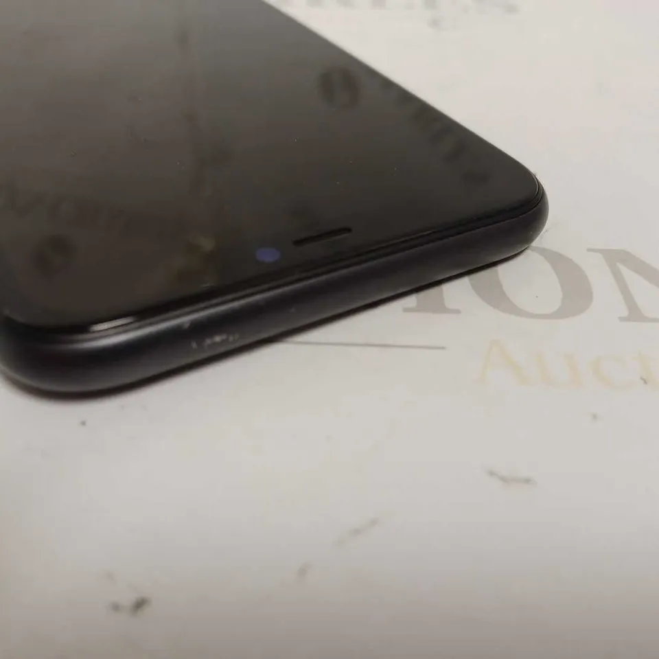APPLE IPHONE - BLACK MODEL UNKNOWN