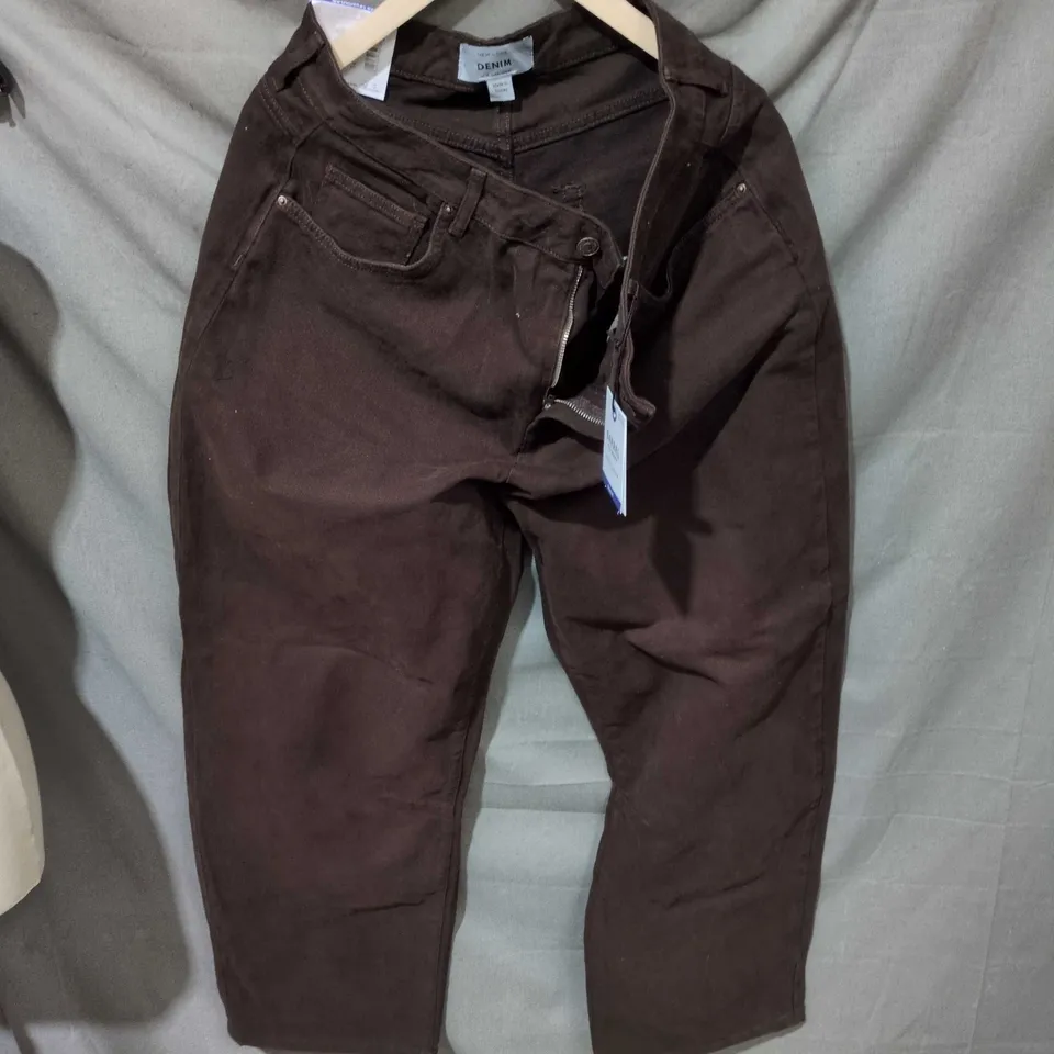 UK 14 BARREL DENIM JEANS – FULL LENGTH, BROWN (NEW LOOK BARREL LABEL)