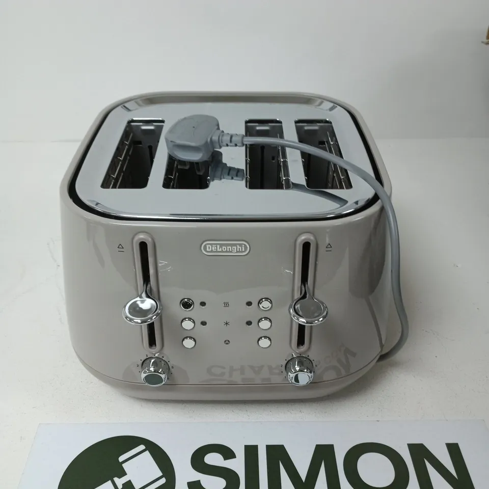 BOXED DELONGHI ECLETTICA 4-SLICE TOASTER