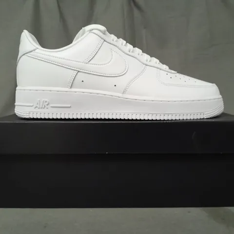 BOXED PAIR OF NIKE AIR FORCE 1 '07 FRESH SHOES IN WHITE UK SIZE 9.5