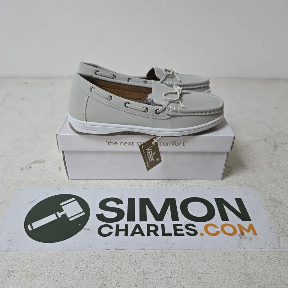 BOXED PAIR OF DR KELLER LADIES COMFORT CASUALS IN GREY - SIZE 4
