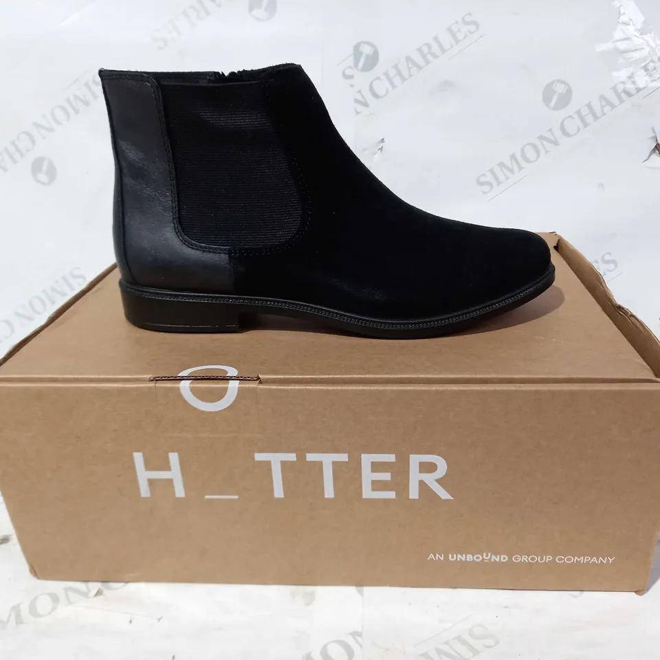 BOXED PAIR OF HOTTER TENBY SIDE ZIP ANKLE BOOTS IN BLACK UK SIZE 6