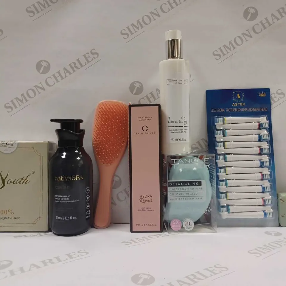BOX OF APPROX 15 ASSORTED ITEMS TO INCLUDE - ASTER TOOTHBRUSH REPLACEMENT HEADS - THE WHITE COMPANY LIME & BAY - NATIVA SPA CAVIAR MOISTURIZING LOTION ECT