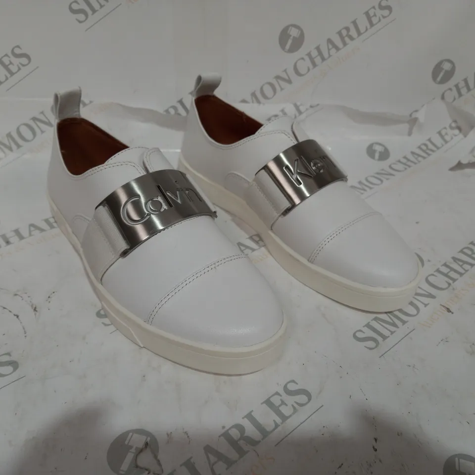 WHITE CALVIN KLEIN LOW SHOES WITH METAL DETAIL - SIZE 2