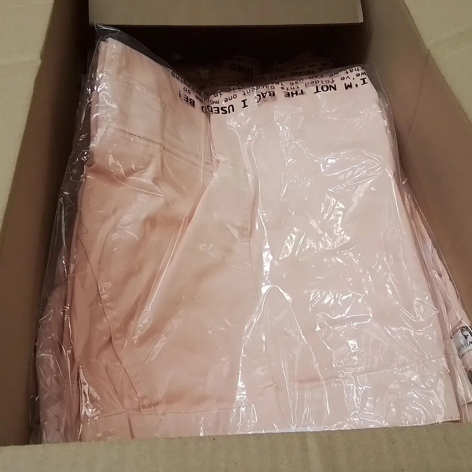 BOXED BRAND NEW APPROXIMATELY 25 JD WILLIAMS CARGO SHORTS PEACH SIZE 32