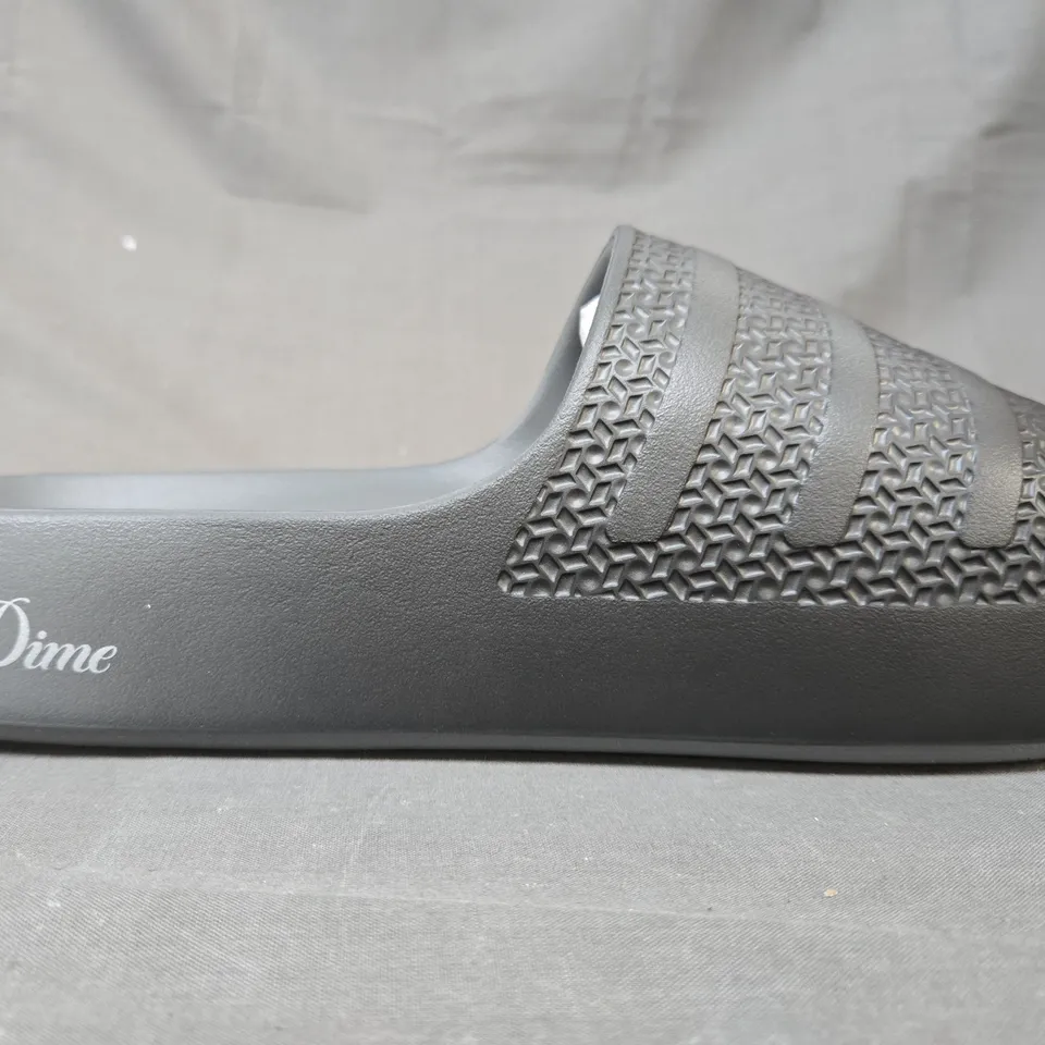 BOXED PAIR OF ADIDAS DIME AYOON SLIDERS IN GREY/BLACK UK SIZE 12