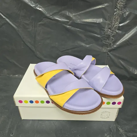BOXED PAIR OF ADESSO OPEN TOES SANDALS IN PURPLE SIZE 6