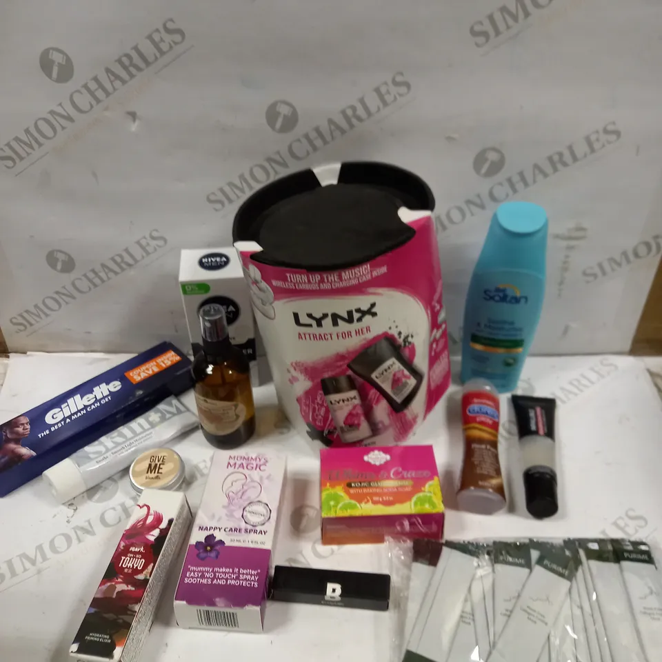 BOX OF APPROXIMATELY 20 ASSORTED HEALTH & BEAUTY PRODUCTS TO INCLUDE LYNX FOR HER GIFT SET, MUMMYS MAGIC NAPPY CARE SPRAY, L'OREAL RESURFACING PRIMER ETC 