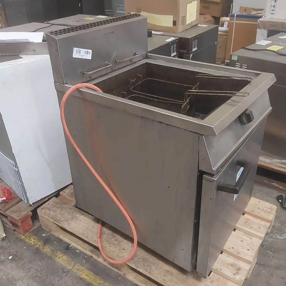 FALCON DOMINATOR COMMERCIAL GAS TWIN BASKET DEEP FRYER
