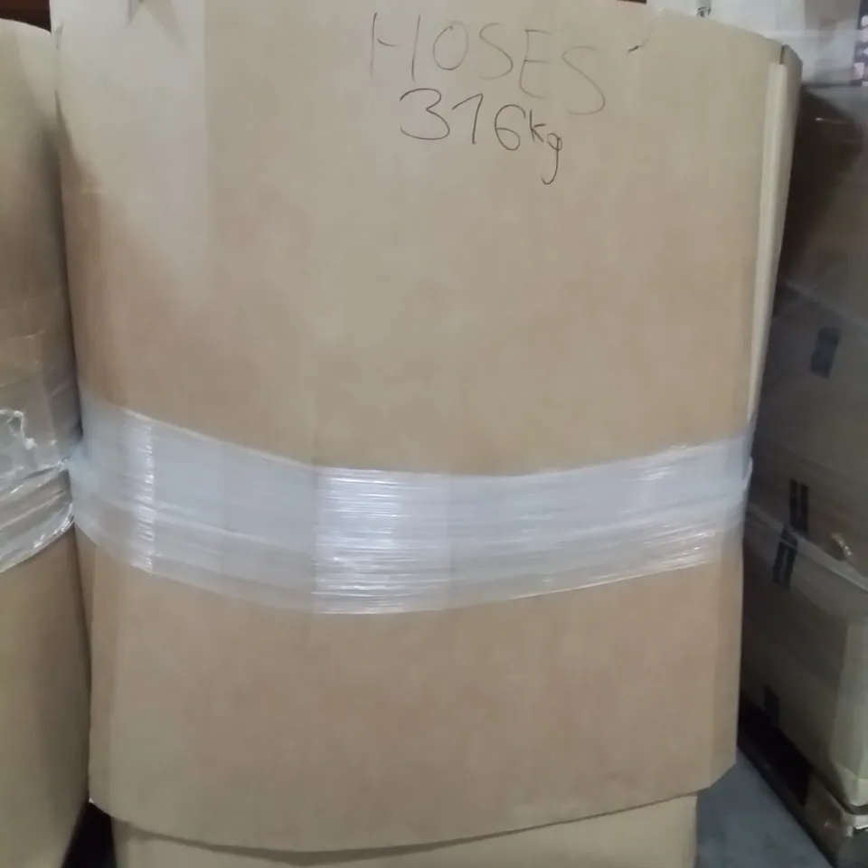 PALLET CONTAINING A LARGE QUANTITY OF HOSES