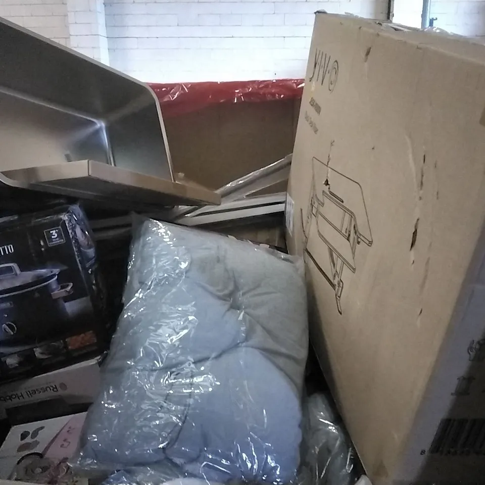 PALLET OF HOUSEHOLD ITEMS TO INCLUDE RUSSELL HOBBS TOASTER, PUSH WALKER,SLOW COOKER,DESK RISER AND OTHER ASSORTED ITEMS...