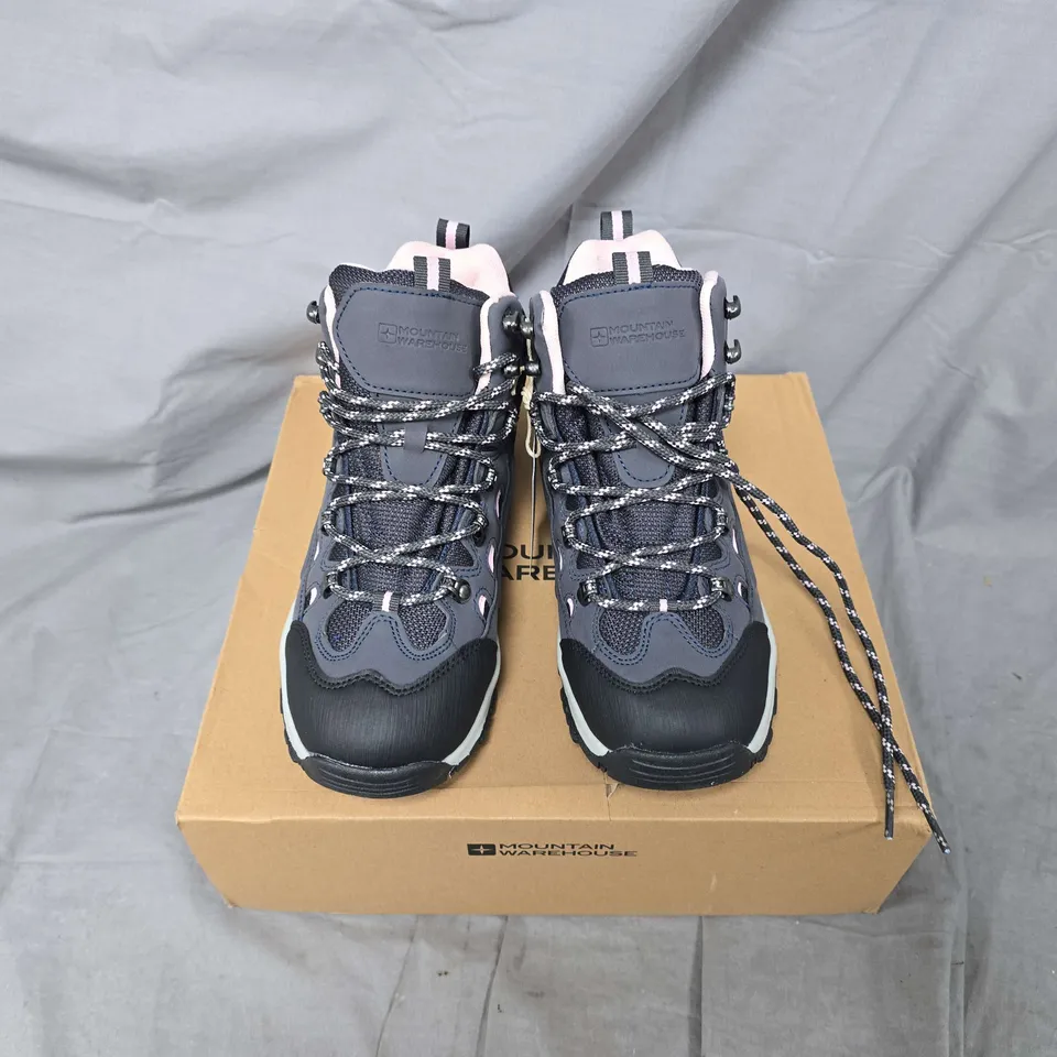 BOXED PAIR OF MOUNTAIN WAREHOUSE ADVENTURER WOMENS WATERPROOF WALKING BOOTS IN GREY - UK 4