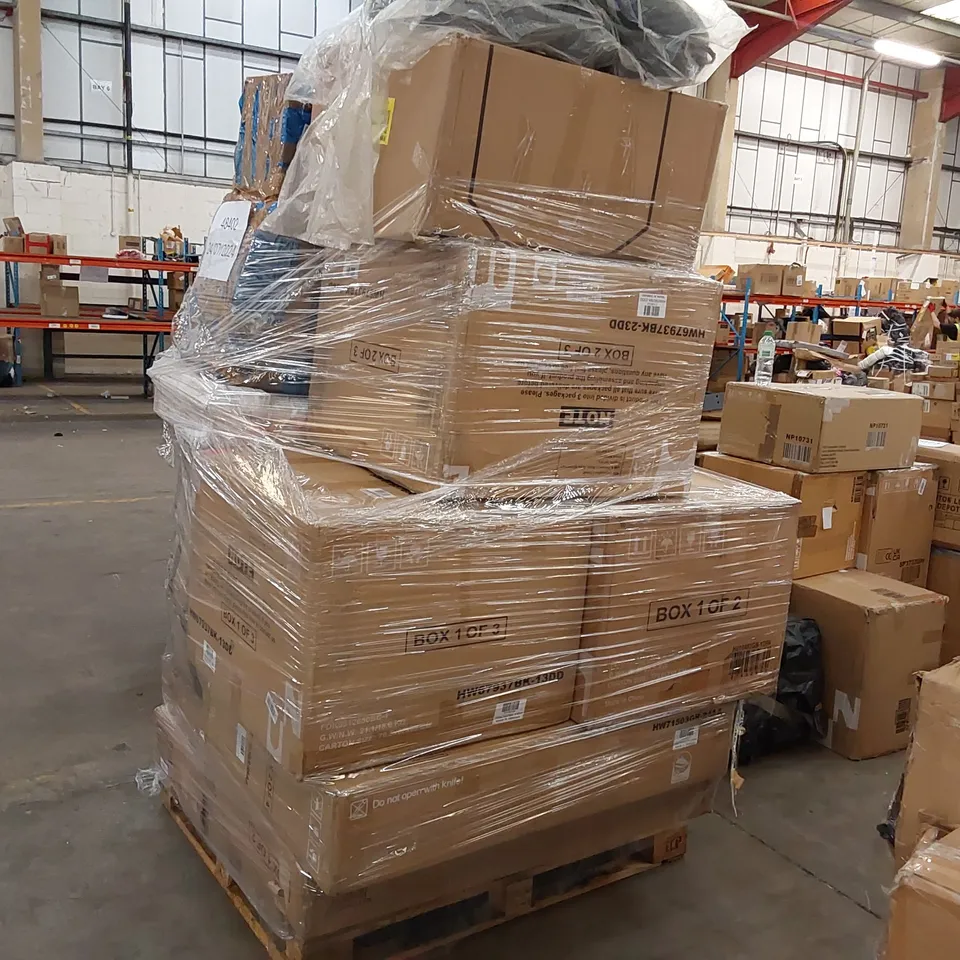 LARGE PALLET OF ASSORTED FURNITURE PARTS 